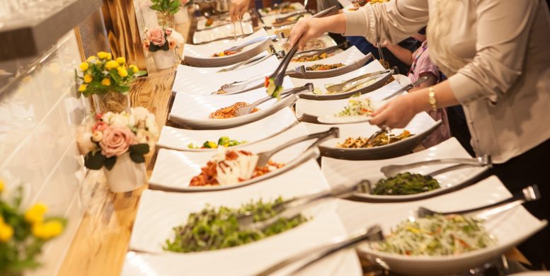 Un traiteur s'occupe du repas de votre événement professionnel